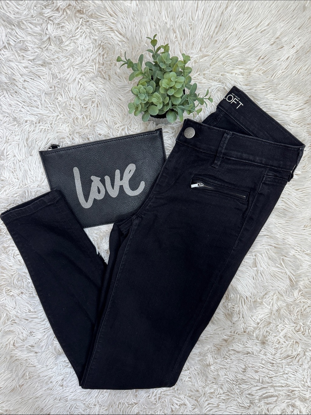 Loft Super Skinny Jeans with Zip Pocket Detail 💗 Black